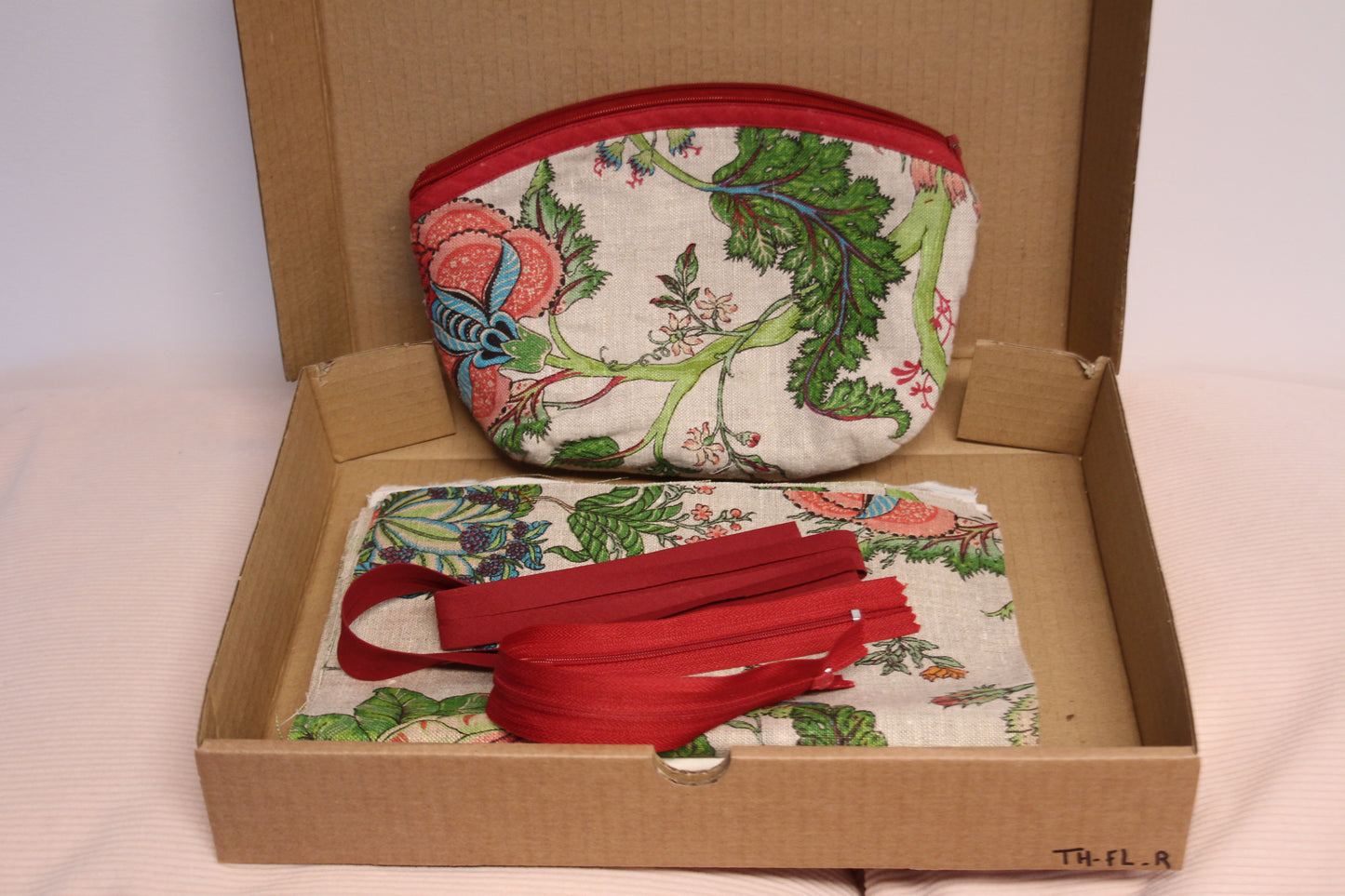 Kit couture trousse Thalia floral rouge