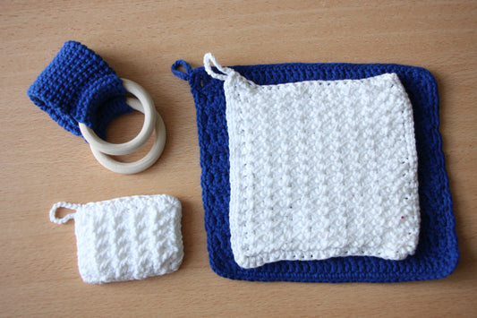 Lot accessoires de cuisine bleu marine et blanc